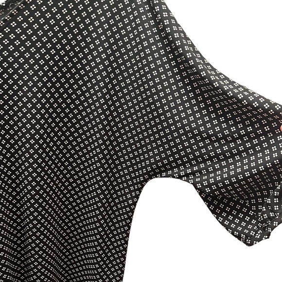 Lane Bryant Asymmetrical Top size 14/16 One sleeve cold shoulder. - Picture 3 of 7